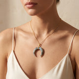 Pendentif Croissant de Lune en Labradorite Grise Naturelle