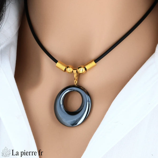 Collier pendentif donut en hématite sur cordon porté, La Pierre Fr