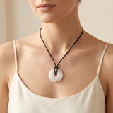 Pendentif Donut en Cristal de Roche de 3 cm, Cordon Ciré au Choix