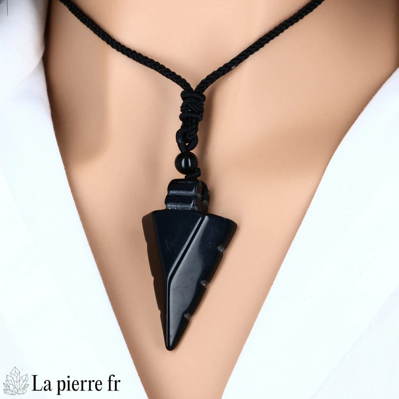 Pendentif Obsidienne Noire en forme de flèche : Votre Bouclier de Protection et Votre Source d'Ancrage