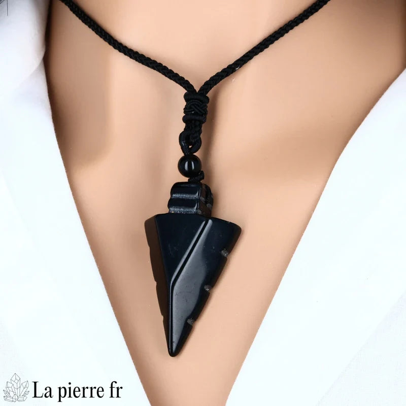 Pendentif Obsidienne Noire en forme de flèche : Votre Bouclier de Protection et Votre Source d'Ancrage