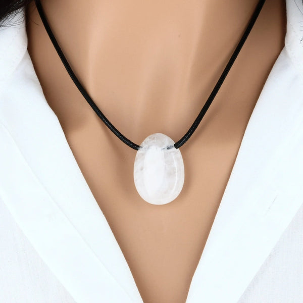 pendentif en pierre naturelle cristal de roche transparent ovale