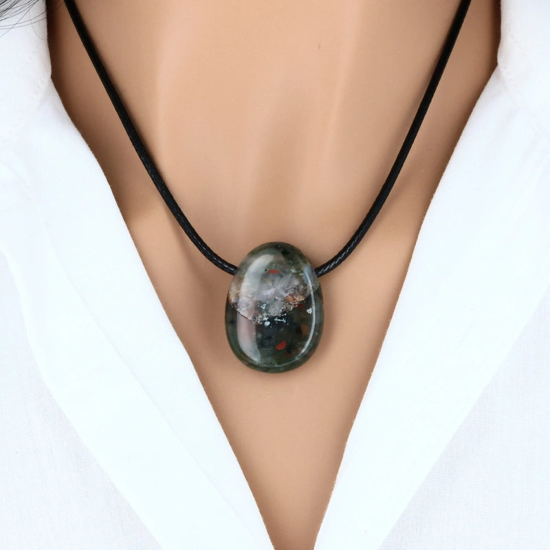 pendentif en pierre naturelle jaspe héliotrope forme ovale percée