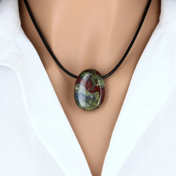 pendentif en pierre naturelle jaspe sang de dragon forme ovale percée