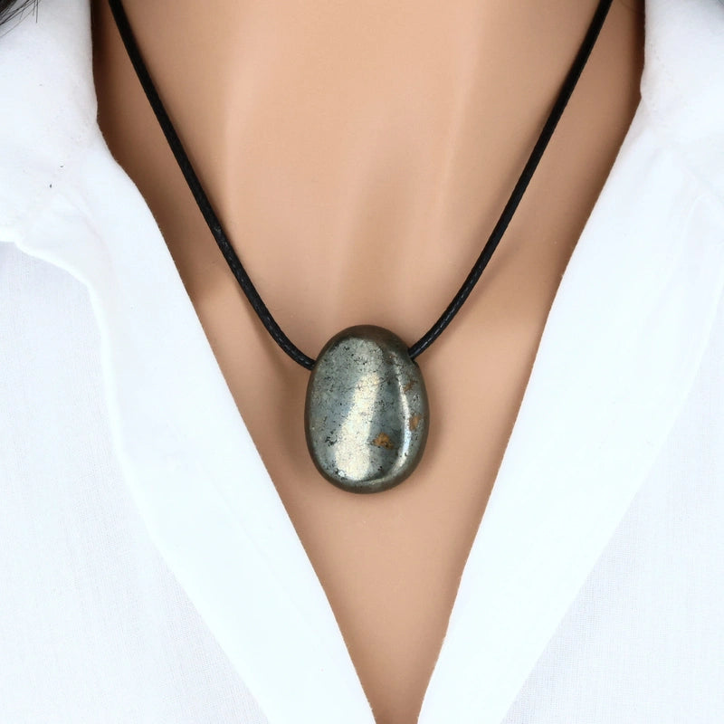 pendentif en pierre naturelle pyrite forme ovale dorée brillante
