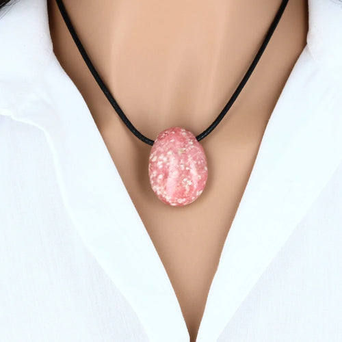 Pendentif Pierre Percée Thulite " vitalité & expression de soi "