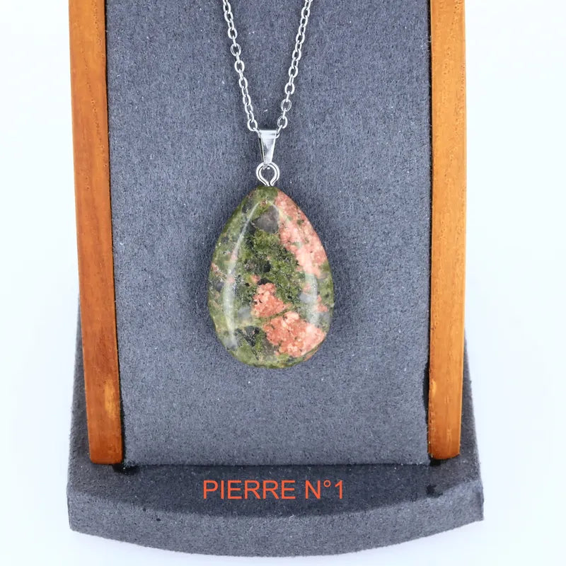 Détail du pendentif goutte en Unakite, pierre naturelle verte et rose pour l'harmonie