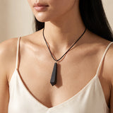 Pendentif Pointe en Shungite Naturelle de 5 cm, Chaîne ou Cordon au Choix
