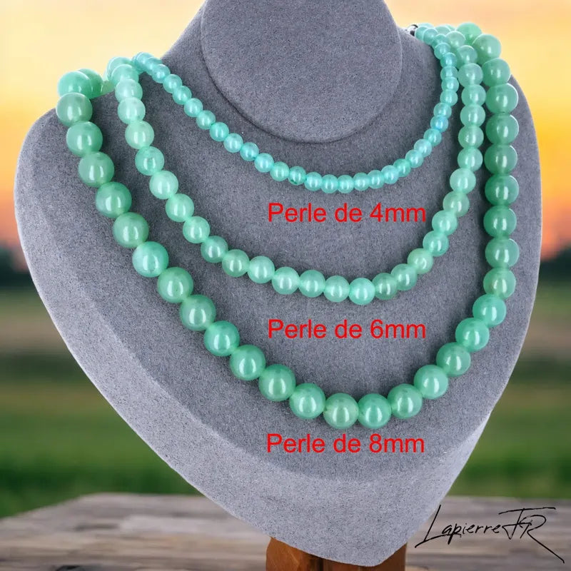 Détail du collier en pierre naturelle d’Aventurine Verte, bijou de lithothérapie pour femme, véritable pierre verte en perles rondes.