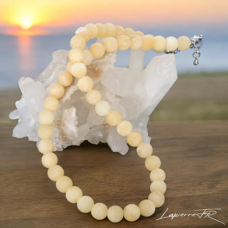 Collier en pierre naturelle de Calcite Orange, bijou de lithothérapie pour femme. Véritable pierre orange en perles rondes, symbole de vitalité, de joie de vivre et d’énergie positive.