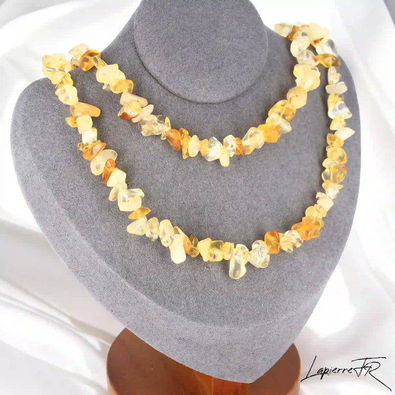 Collier Citrine (Améthyste Chauffée) Baroque (Éclat Solaire Chaleureux) avec pépites naturelles dorées.