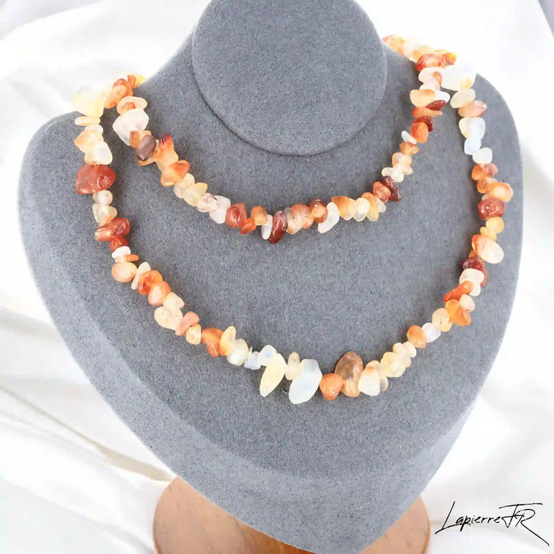 Collier Cornaline Baroque Énergisant (Flamme Créative) avec pépites naturelles orangées.