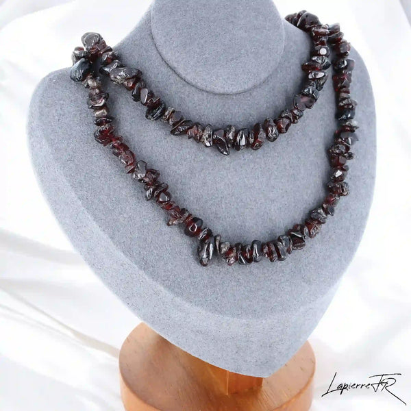 Collier Grenat Baroque Rouge Profond (Passion Ardente) avec pépites naturelles rouge sang.