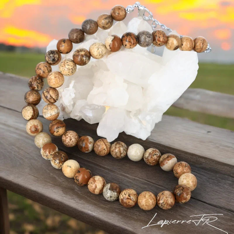 Collier en pierre naturelle de Jaspe Paysage, bijou de lithothérapie pour femme. Véritable pierre beige et marron en perles rondes, symbole d’ancrage, de sérénité et d’équilibre intérieur.