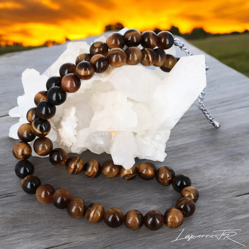 Collier en pierre naturelle d’Œil de Tigre, bijou de lithothérapie pour femme. Véritable pierre marron dorée en perles rondes, symbole de force, de protection et de confiance en soi.