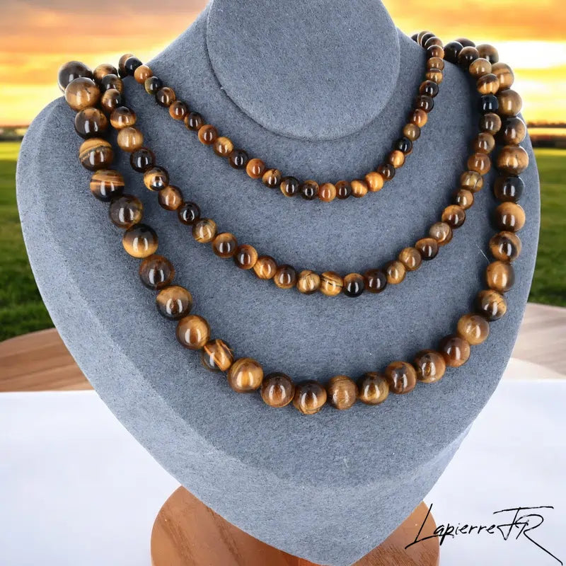 Collier Œil de Tigre en pierre naturelle, bijou de lithothérapie pour femme, perles rondes aux reflets dorés et bruns, symbole de protection et de confiance en soi.