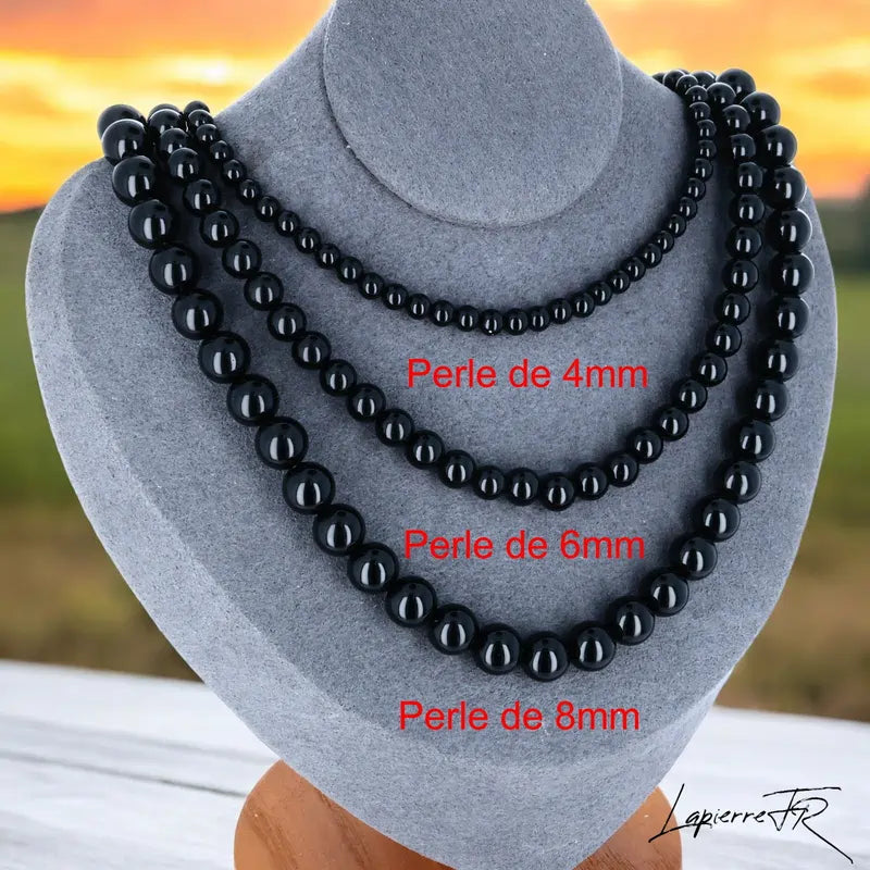 Collier Onyx Noir en pierre naturelle, bijou de lithothérapie pour femme, perles rondes noires véritables, symbole de force, de protection et d’équilibre intérieur.