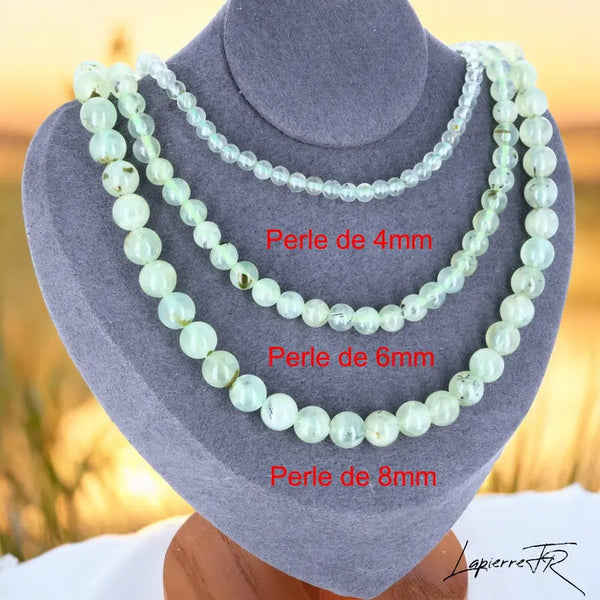 Perles de préhnite en collier ras de cou, pierre naturelle pour la lithothérapie.