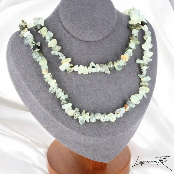 Collier Prehnite Baroque Douceur Verte (Murmure de Nature) avec pépites naturelles vert pâle.