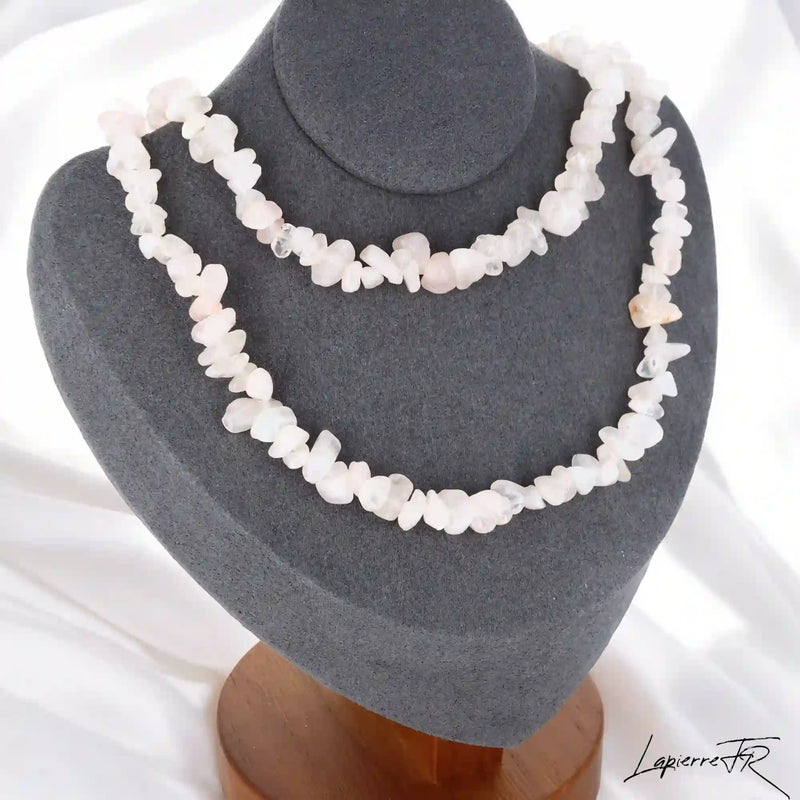 Collier Quartz Rose Baroque Tendresse (Douceur Infinie) avec pépites naturelles rose pâle.