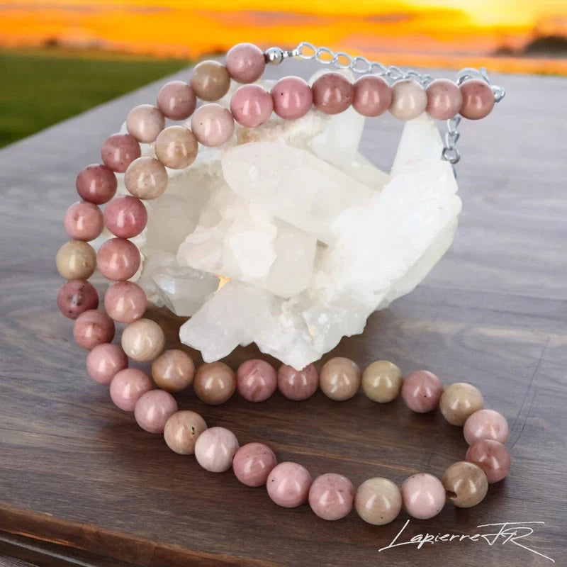 Bijou en pierre naturelle Rhodonite, collier pour femme en perles rondes, pierre apaisante favorisant la confiance et la bienveillance du cœur.