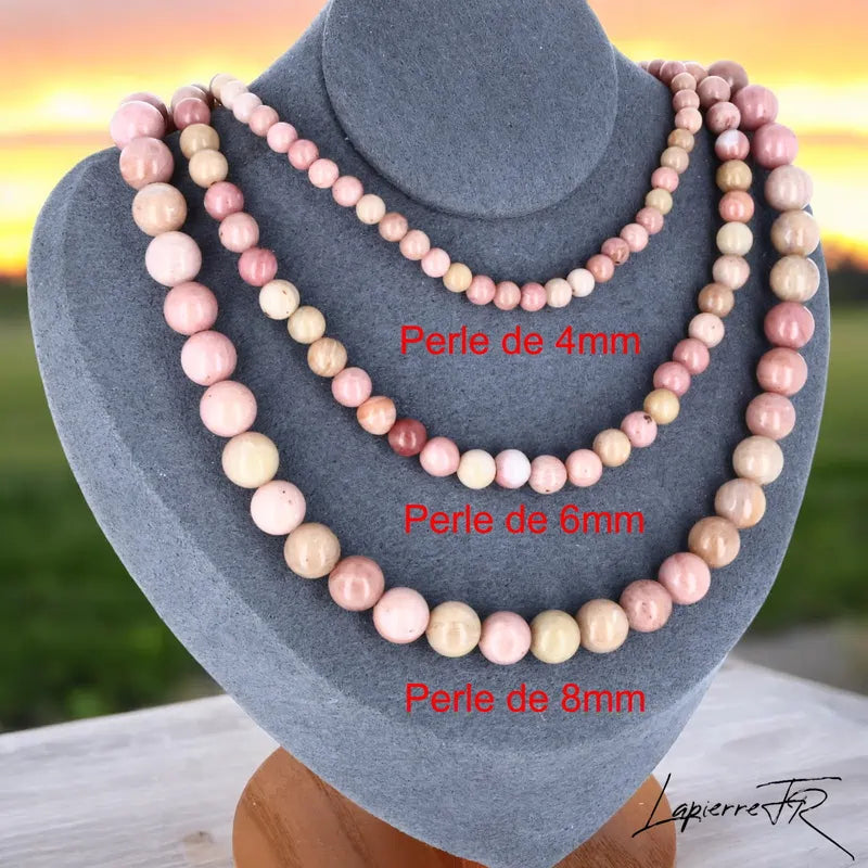 Collier Rhodonite en pierre naturelle, bijou de lithothérapie pour femme, perles rondes roses et veinées véritables, symbole d’amour et d’équilibre émotionnel.
