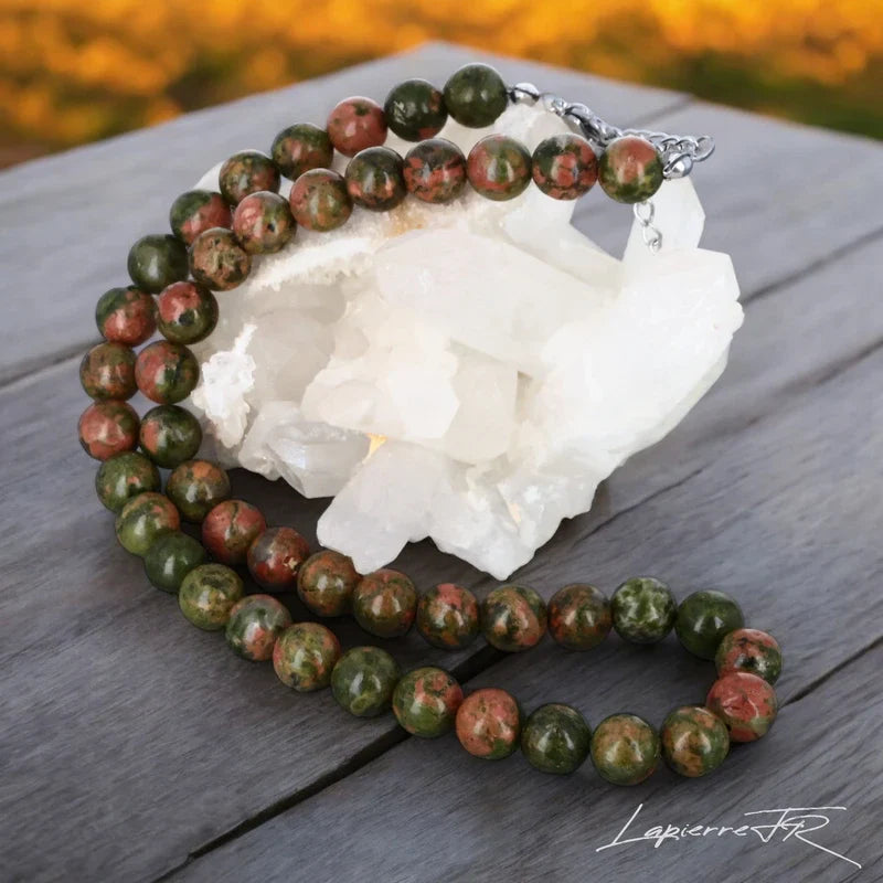 Bijou en pierre naturelle Unakite, collier pour femme en perles rondes, pierre d’ancrage et de douceur favorisant la sérénité du cœur.