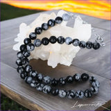 Collier en perle d'obsidienne neige, élégance et bienfaits naturels.