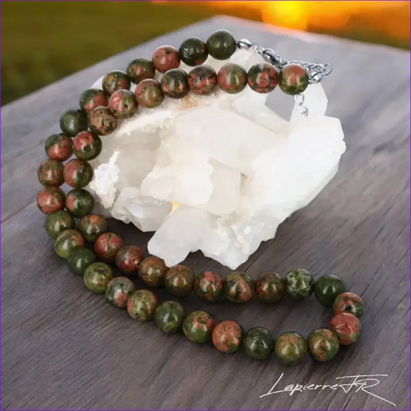 Collier en unakite, bijou en pierre naturelle pour la lithothérapie.