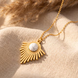 Pendentif Howlite SOLENA®, Pierre Blanche sur Soleil Doré à Rayons