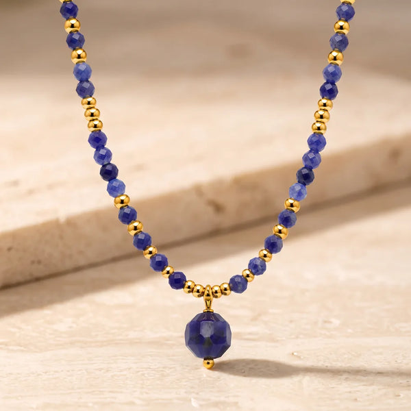 Collier pierre bleue PERLÉA® en sodalite, perles facettées et perle pendante de 8 mm sur acier doré
