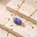 Collier Pierre Bleue en Sodalite LUMIA®, Tube sur Chaîne Fine Dorée