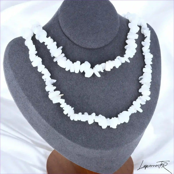 Collier Pierre de Lune Baroque Irisé (Clair de Lune Nacré) avec pépites naturelles aux reflets bleutés.