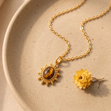 Pendentif Œil de Tigre ALBA®, Pierre Marron sur Petit Soleil Doré