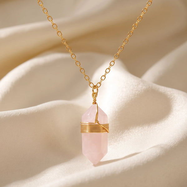 Collier pierre rose en quartz rose, pointe de 20 mm sur chaîne dorée