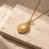 Pendentif Quartz Rose ORIANE®, Pierre Rose sur Médaillon Soleil Doré