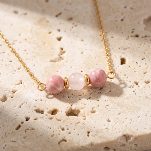 Collier pierre rose TRINA® en rhodonite et quartz rose, trois perles sur chaîne dorée