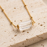 Collier Cristal de Roche LUMIA®, Tube en Pierre Transparente et Chaîne Dorée