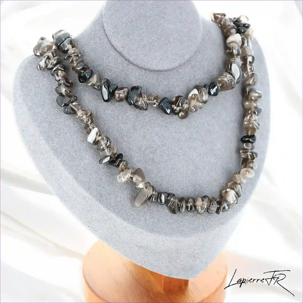 Collier Quartz Fumé Baroque Profond (Ancrage Terrestre) avec pépites naturelles brunes.
