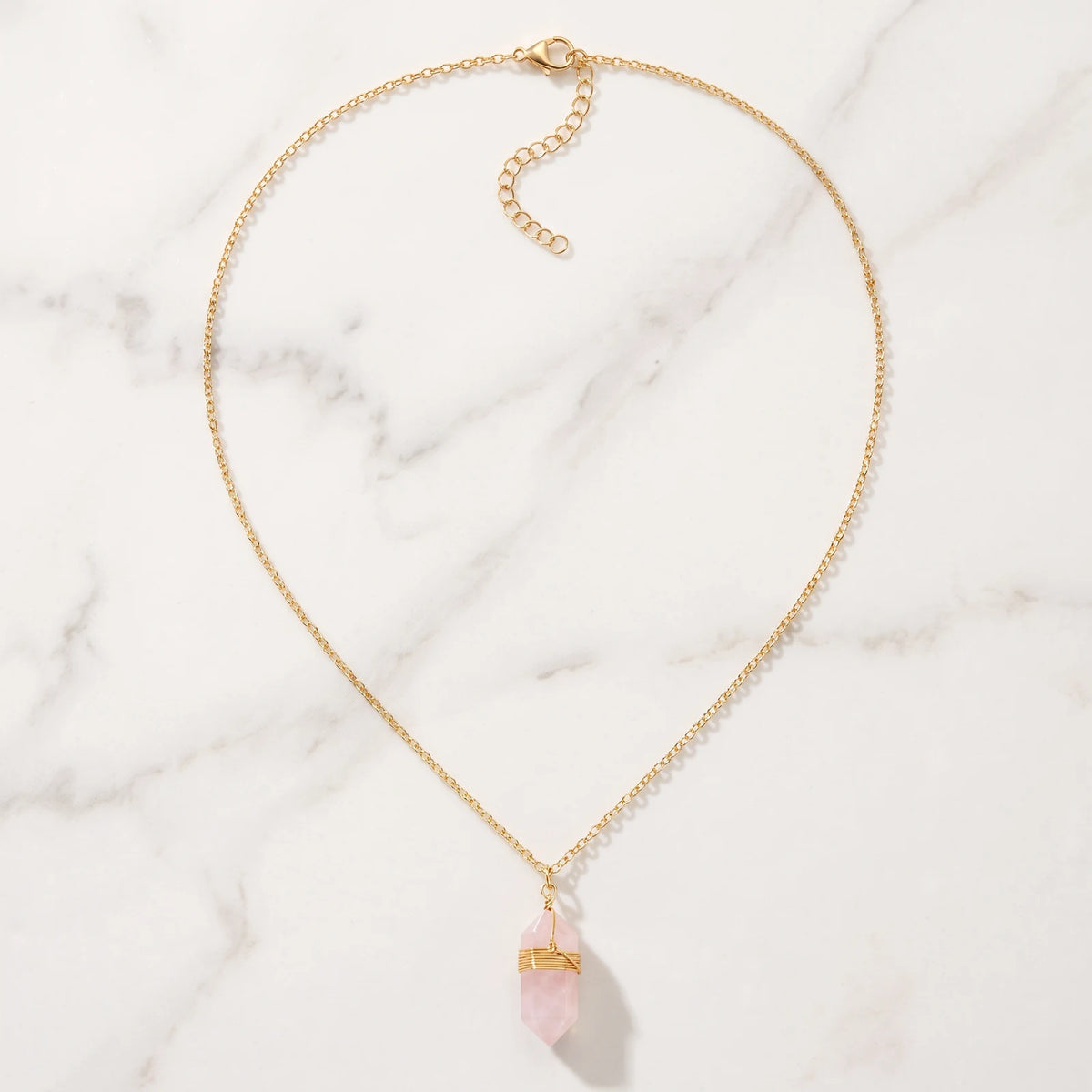 Collier quartz rose femme sur chaîne en acier doré réglable de 38 à 43 cm