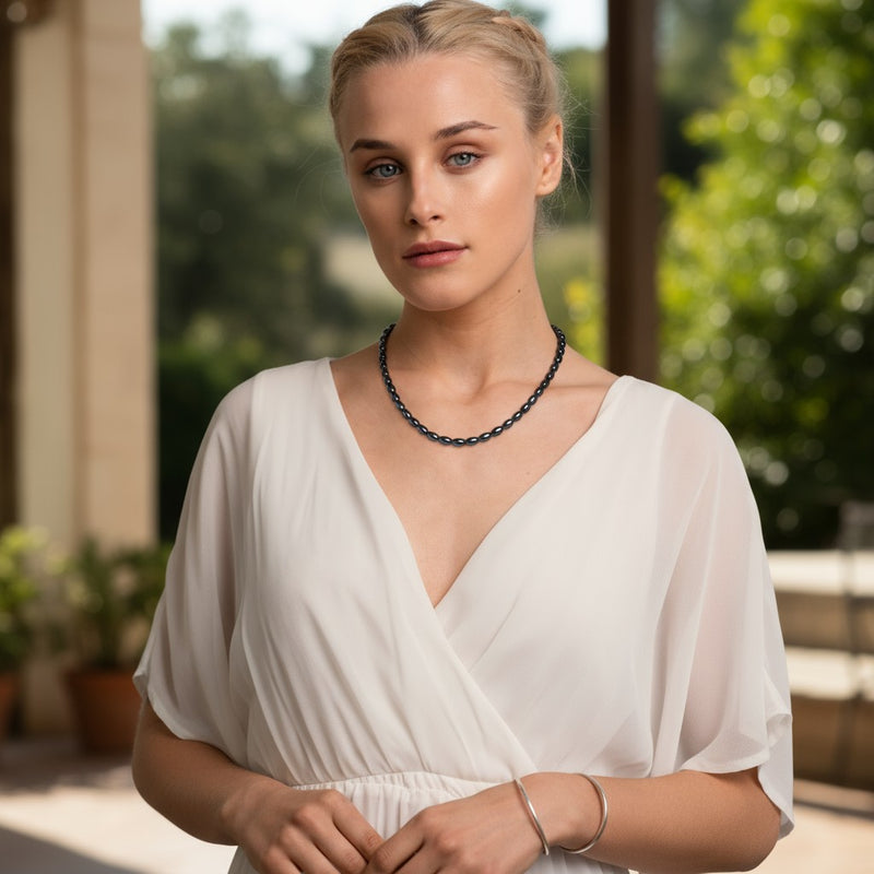 Collier hematite ras-de-cou minimaliste, perles olive 4x6 mm, 42 cm