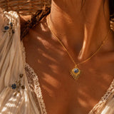 Collier Pierre Bleue en Sodalite SOLENA®, Pendentif Soleil Doré