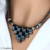 Collier Triangle en Hématite et Strass