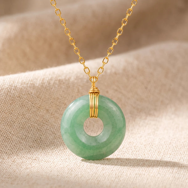 Collier pierre verte en aventurine, donut de 17 mm sur chaîne dorée
