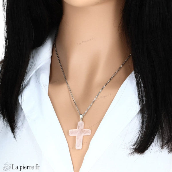Croix de baptême en quartz rose