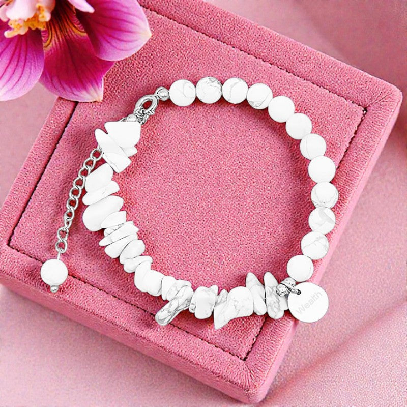 Détail du bracelet Howlite blanche DUO® avec chaîne réglable en acier inoxydable