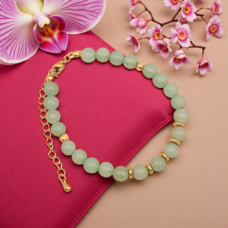 Détail des perles rondes 6 mm en Aventurine verte naturelle du bracelet AURA®