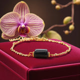 Bracelet Tourmaline noire LINE® – pierre noire tube facettée sur chaîne dorée