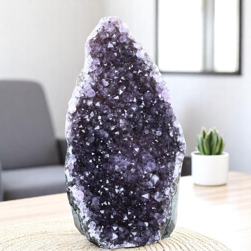 Géode d’améthyste naturelle d’Uruguay 879 g vue de face