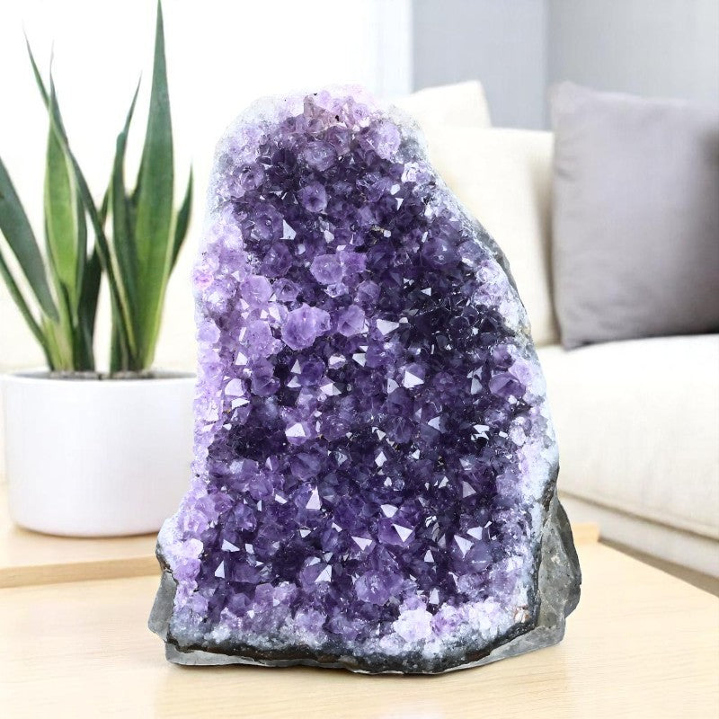 Géode d’améthyste naturelle d’Uruguay 889 g vue de face